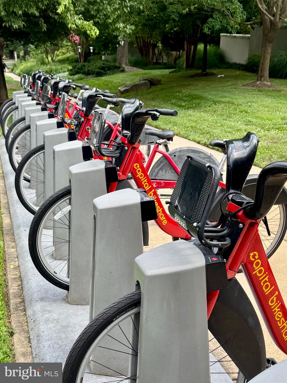 5225 Pooks Hill Road, Unit 1128S Bethesda, MD 20814 - Photo 51 of 61 a view of a chairs and tables in the patio
