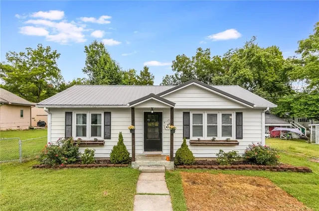 $130,000 | 108 East 7th Street, Urich, MO 64788