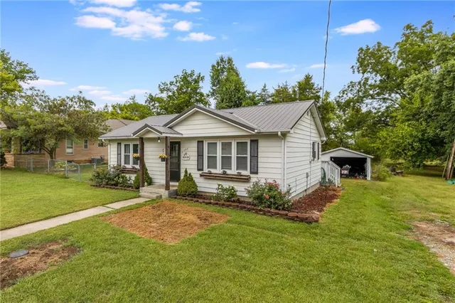 $130,000 | 108 East 7th Street, Urich, MO 64788