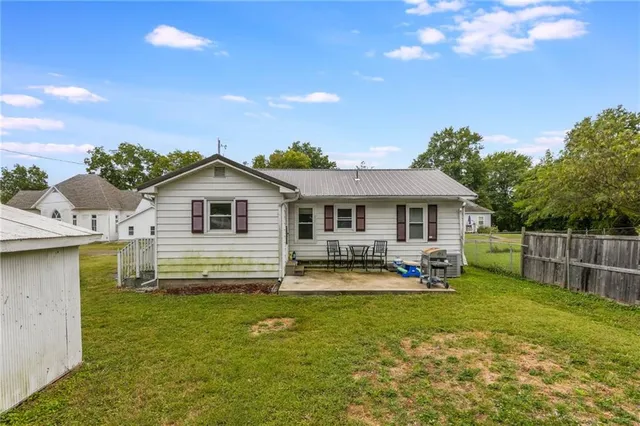 $130,000 | 108 East 7th Street, Urich, MO 64788