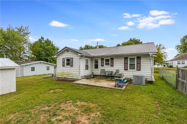 $130,000 | 108 East 7th Street, Urich, MO 64788