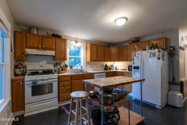 $675,000 | 28 Waterbury Street, Saratoga Springs, NY 12866