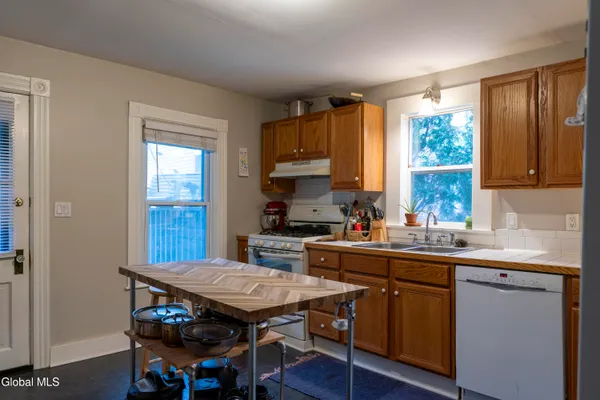 $675,000 | 28 Waterbury Street, Saratoga Springs, NY 12866