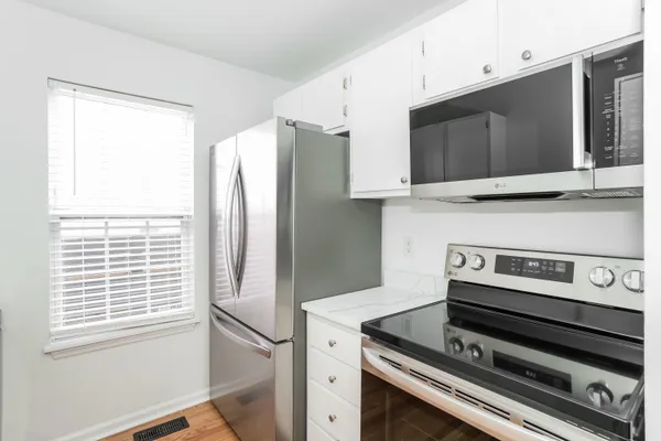 $4,100 | 12 1/2 Nunan Street, Charleston, SC 29403