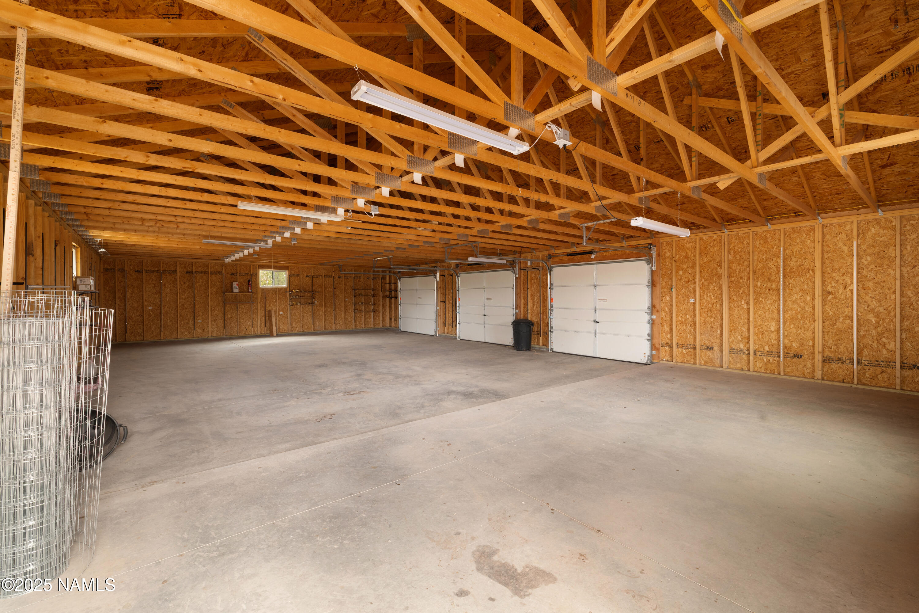 8060 Latigo Road Williams, AZ 86046 - Photo 25 of 39 Giant 3 car garage