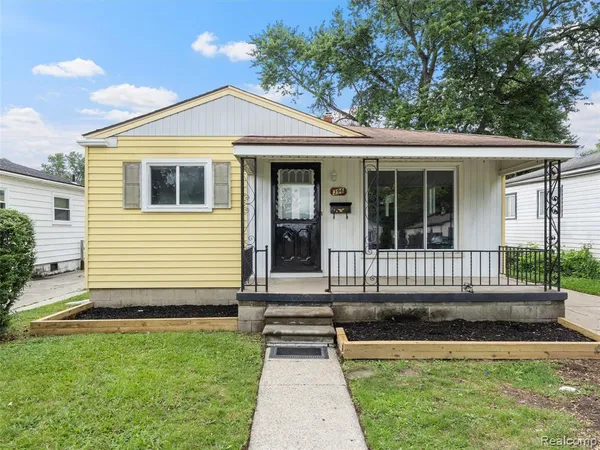$1,700 | 396 West Pearl Avenue, Hazel Park, MI 48030