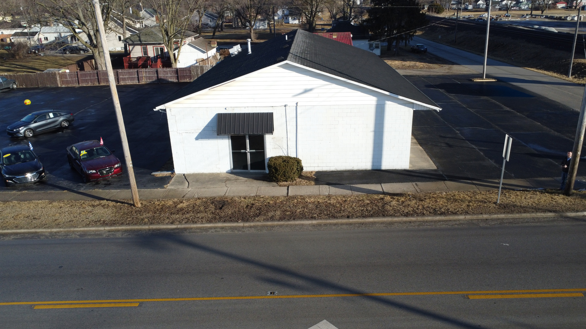 304 West Walnut Street Watseka, IL 60970 - Photo 1 of 28 a view of a house with a porch