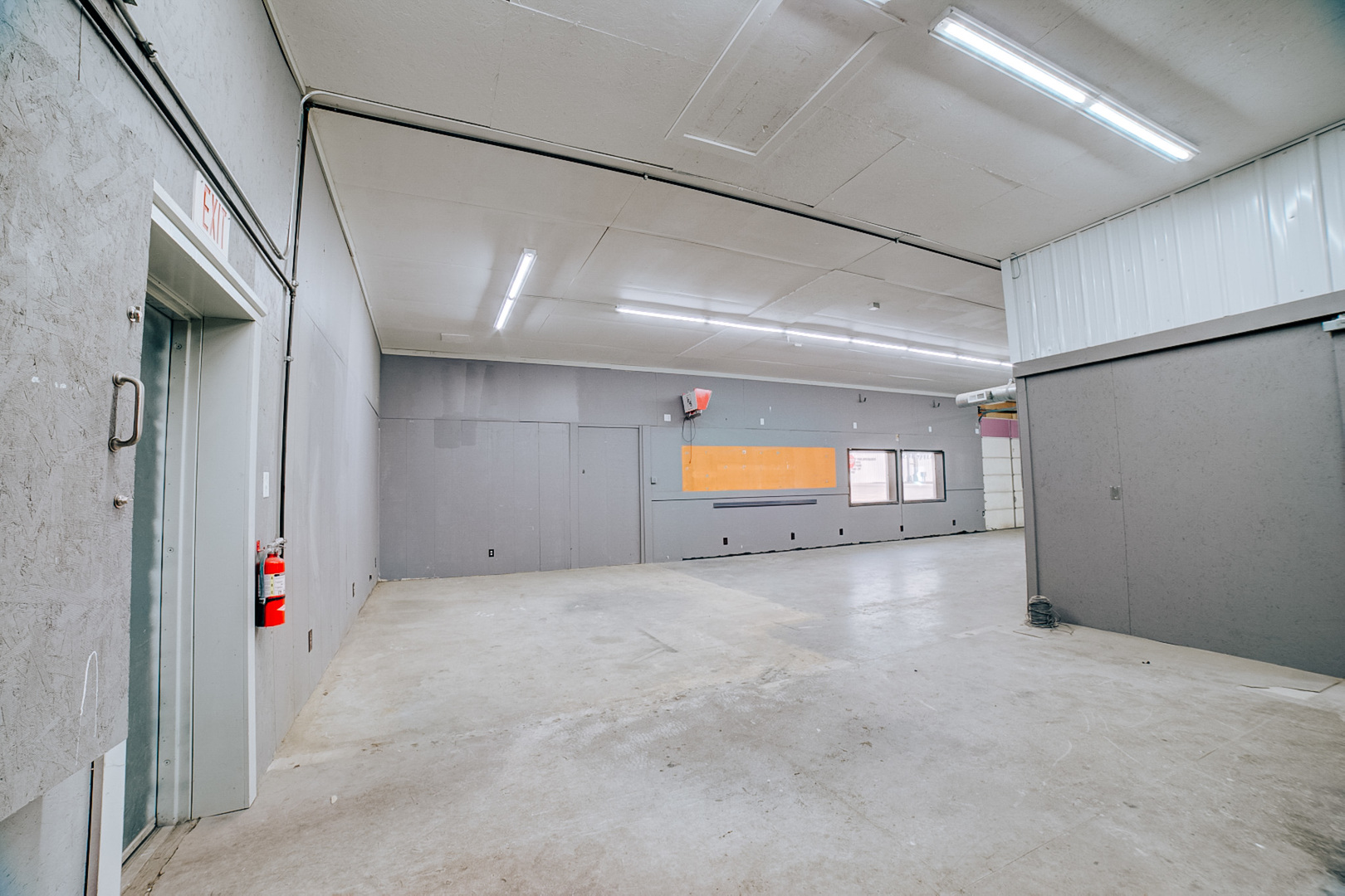 304 West Walnut Street Watseka, IL 60970 - Photo 13 of 28 a view of empty room