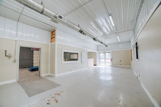 a view of a livingroom with furniture