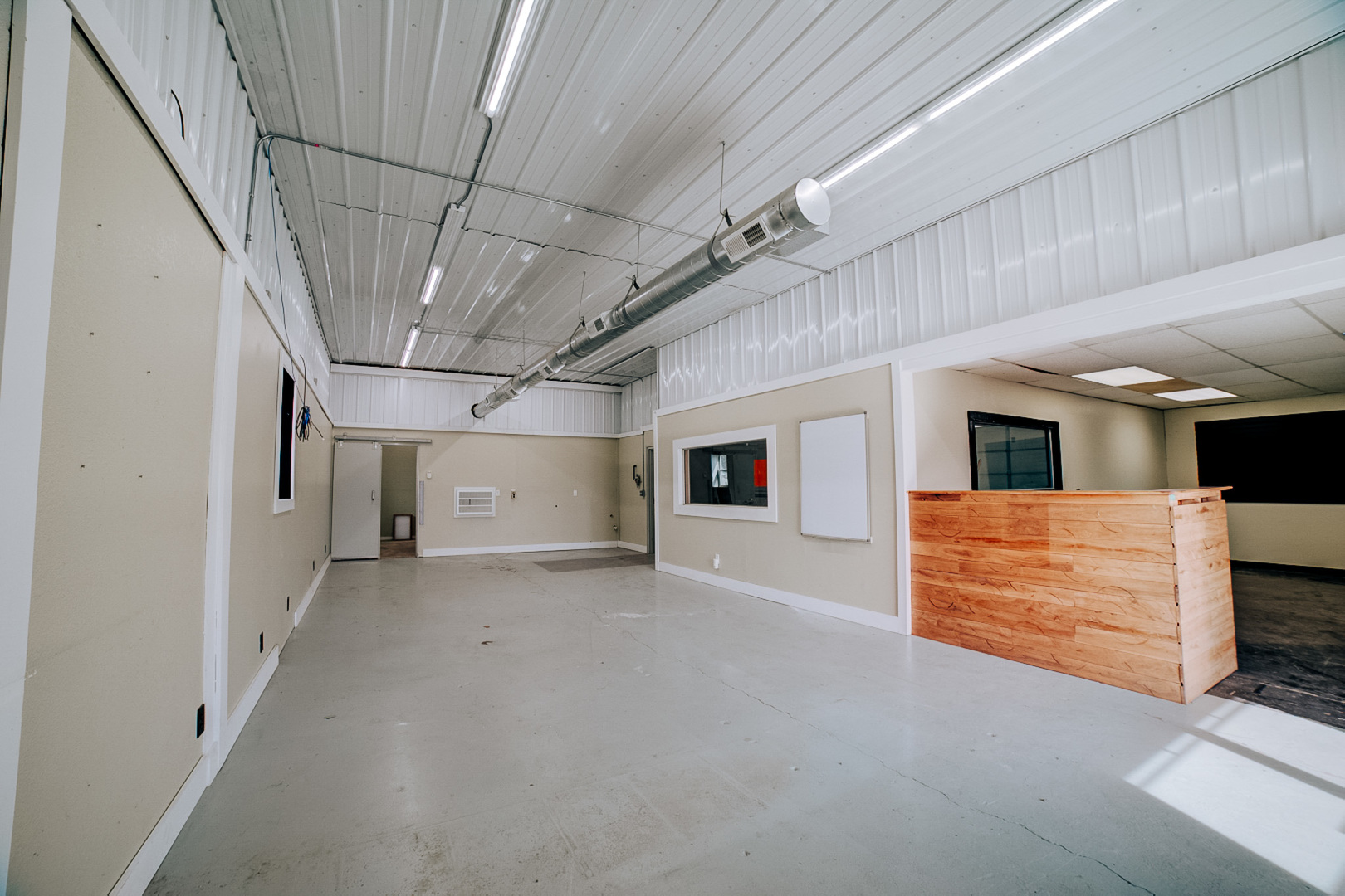 304 West Walnut Street Watseka, IL 60970 - Photo 20 of 28 a view of a hallway with stairs