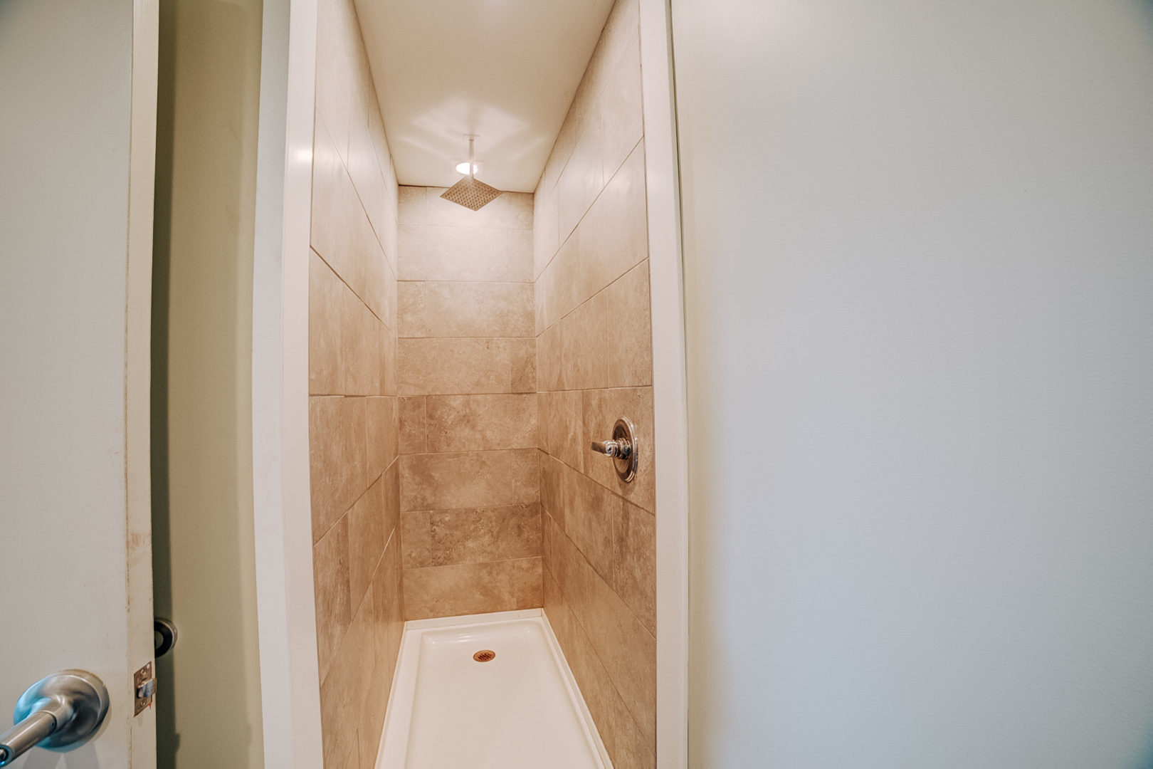 304 West Walnut Street Watseka, IL 60970 - Photo 28 of 28 a bathroom with a glass shower door