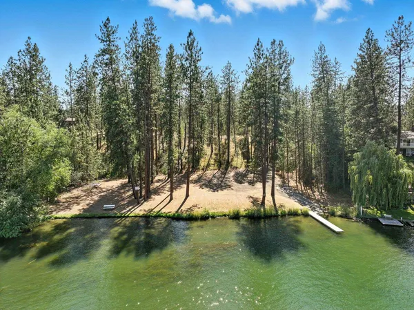 $735,000 | 17717 North W Shore Road, Nine Mile Falls, WA 99026