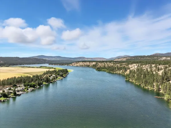 $735,000 | 17717 North W Shore Road, Nine Mile Falls, WA 99026