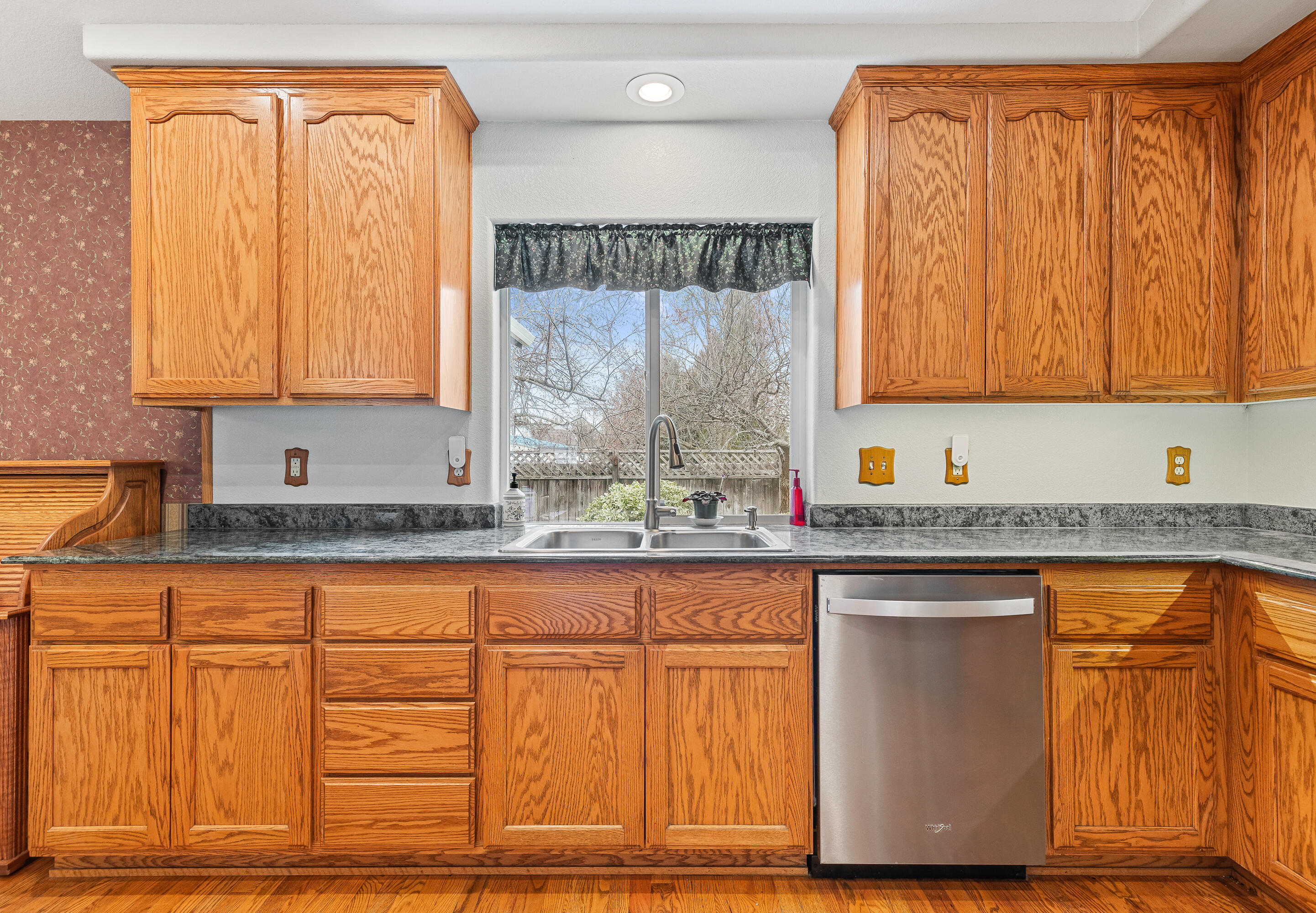 2649 Rabun Way Central Point, OR 97502 - Photo 12 of 39 9R9A3118