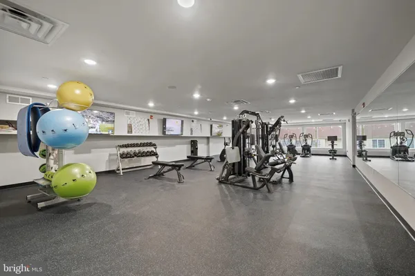 $3,020 | 1000 West Girard Avenue, Unit 350, Philadelphia, PA 19123