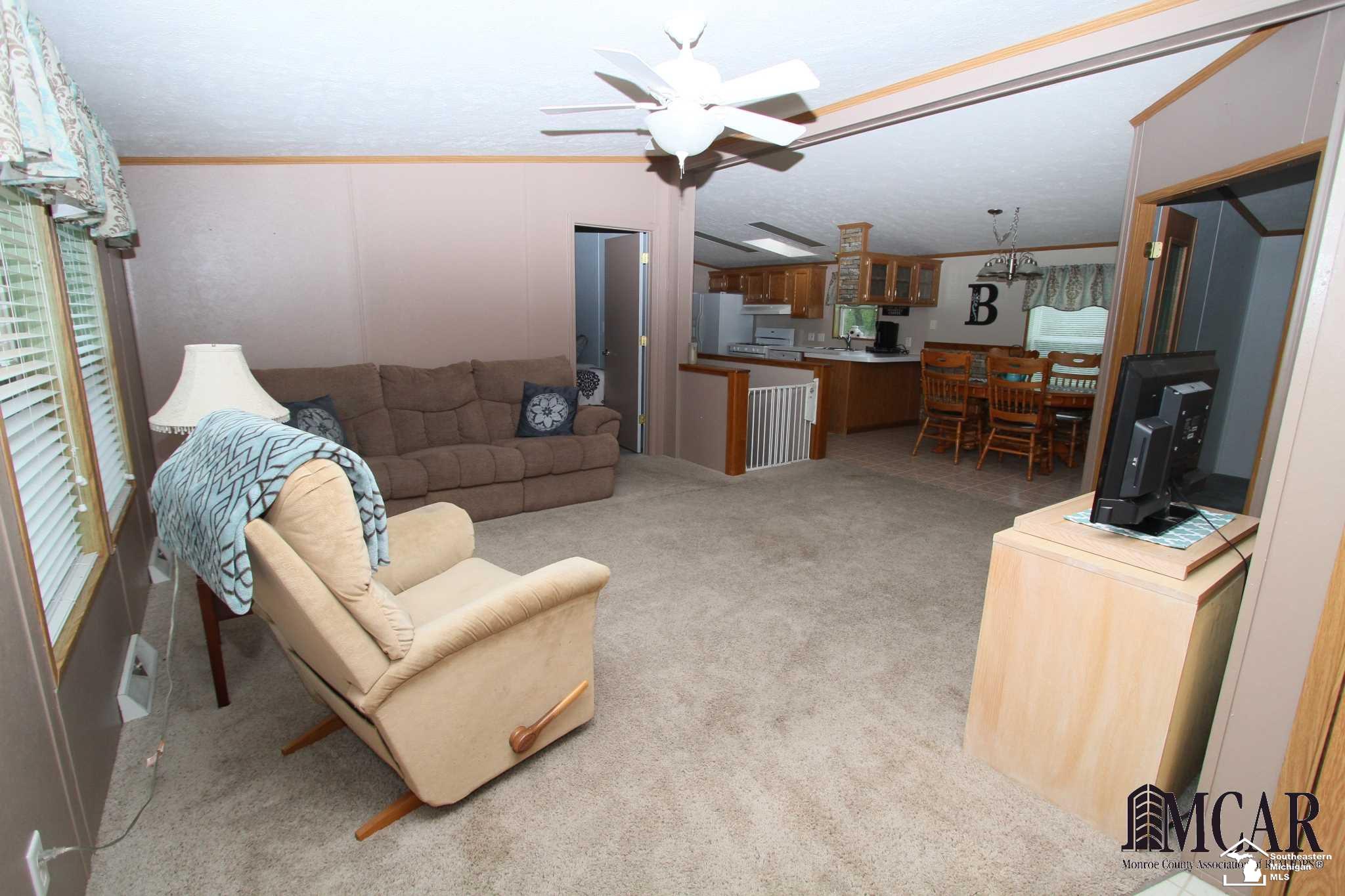 199 North Raisinville Road Monroe, MI 48162 - Photo 4 of 27