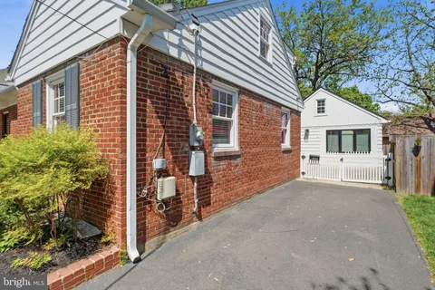 $1,179,000 | 2331 North Underwood Street, Arlington, VA 22205