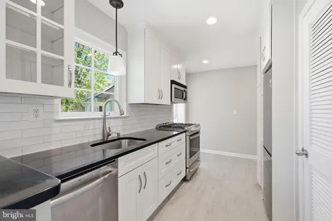 $1,179,000 | 2331 North Underwood Street, Arlington, VA 22205