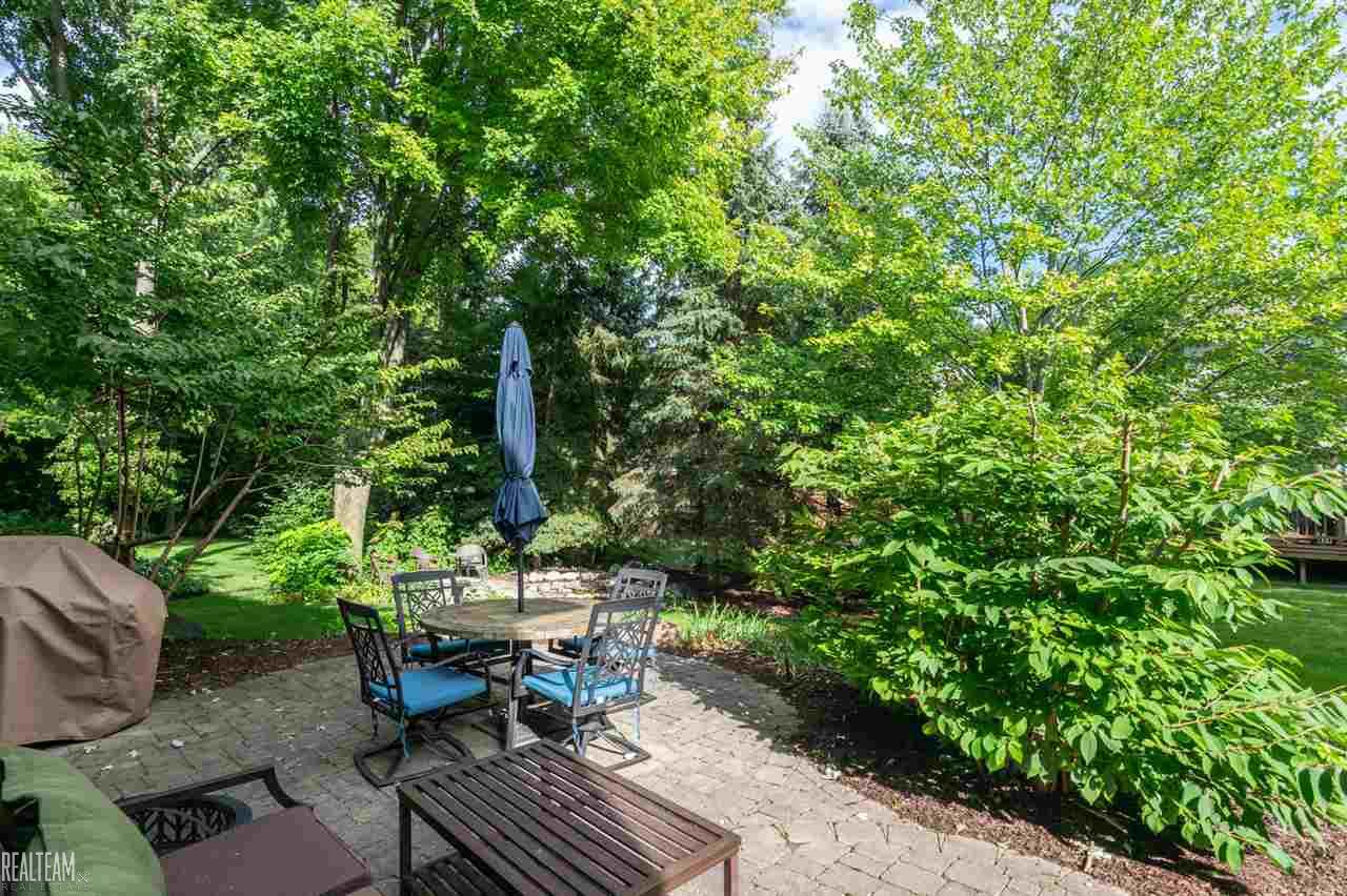 1052 Chesapeake Rochester, MI 48307 - Photo 48 of 54 31358980-49.JPG