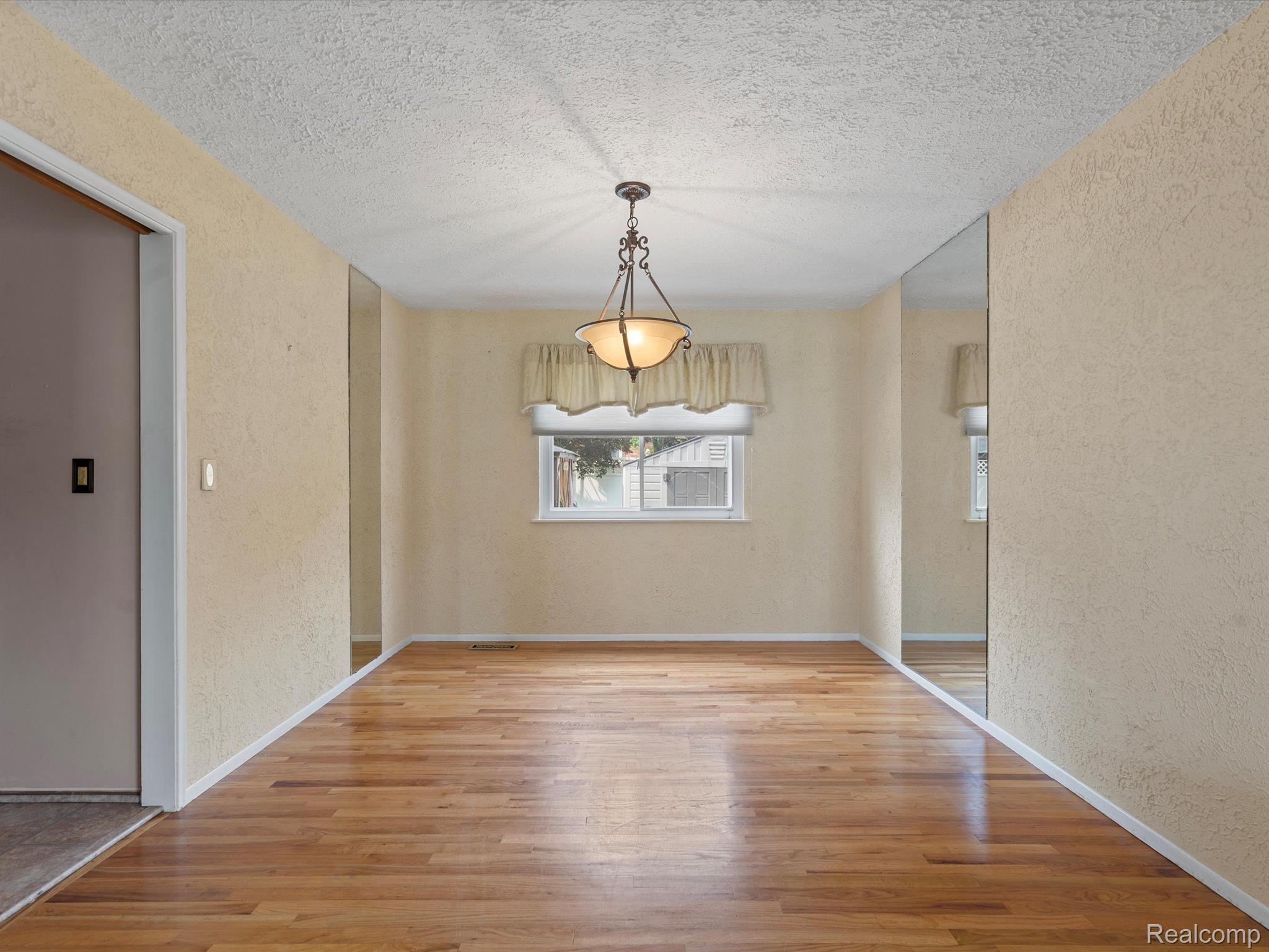 21070 Harvard Road Southfield, MI 48076 - Photo 8 of 30