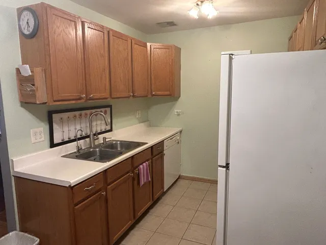 $139,900 | 8585 101st Terrace, Unit 304, Palos Hills, IL 60465