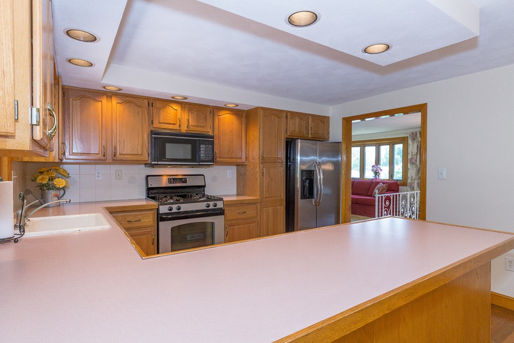 27 Mountain Road Burlington, MA 01803 - Photo 8 of 27 Gallery Image 8