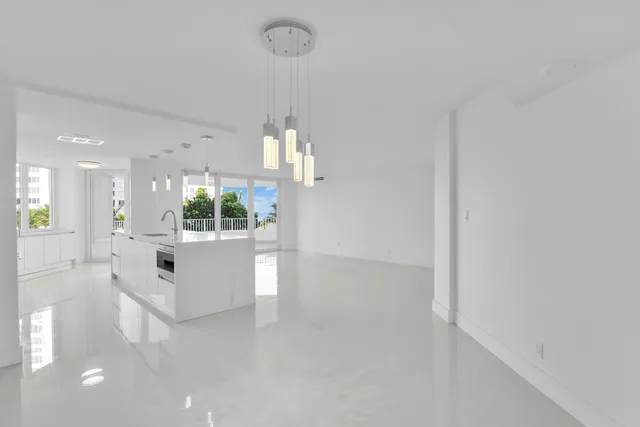$1,650,000 | 550 South Ocean Boulevard, Unit 403, Boca Raton, FL 33432