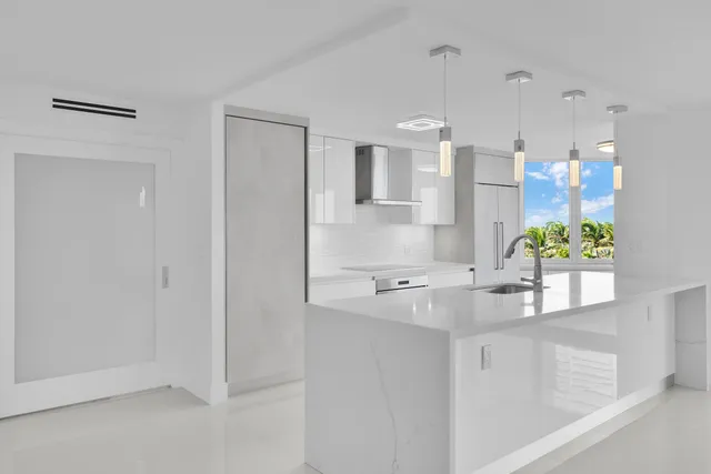 $1,650,000 | 550 South Ocean Boulevard, Unit 403, Boca Raton, FL 33432