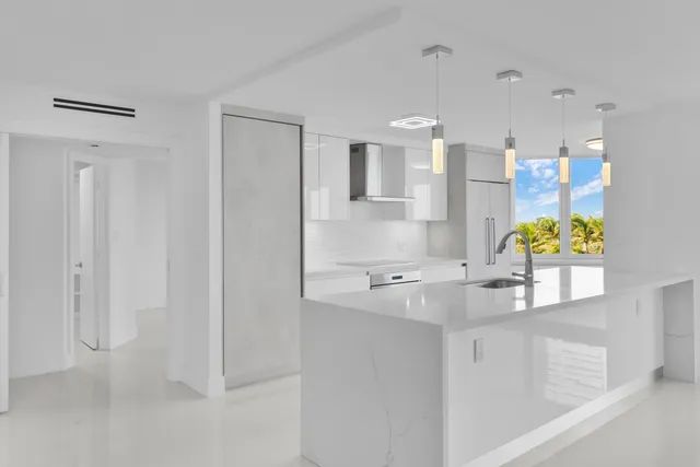 $1,650,000 | 550 South Ocean Boulevard, Unit 403, Boca Raton, FL 33432