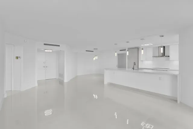 $1,650,000 | 550 South Ocean Boulevard, Unit 403, Boca Raton, FL 33432