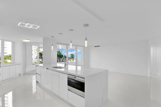 $1,650,000 | 550 South Ocean Boulevard, Unit 403, Boca Raton, FL 33432