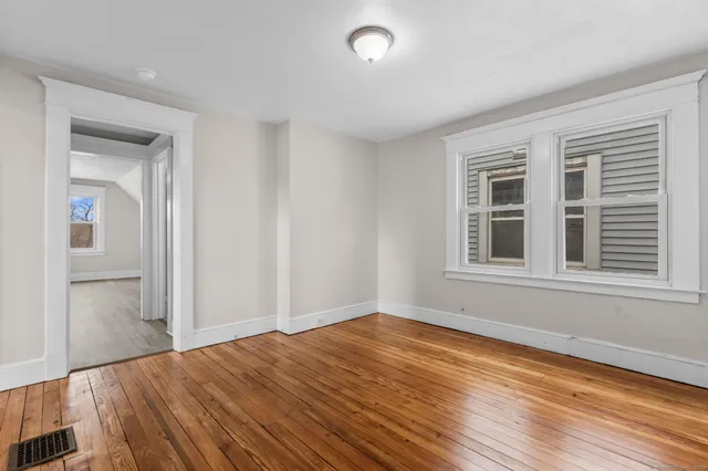 $1,350 | 14 Ellsworth Avenue, Unit 3, New Haven, CT 06511