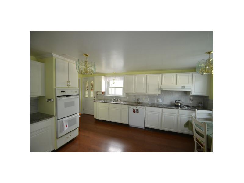 119 Kiwanee Road Warwick, RI 02888 - Photo 6 of 25 Kitchen.