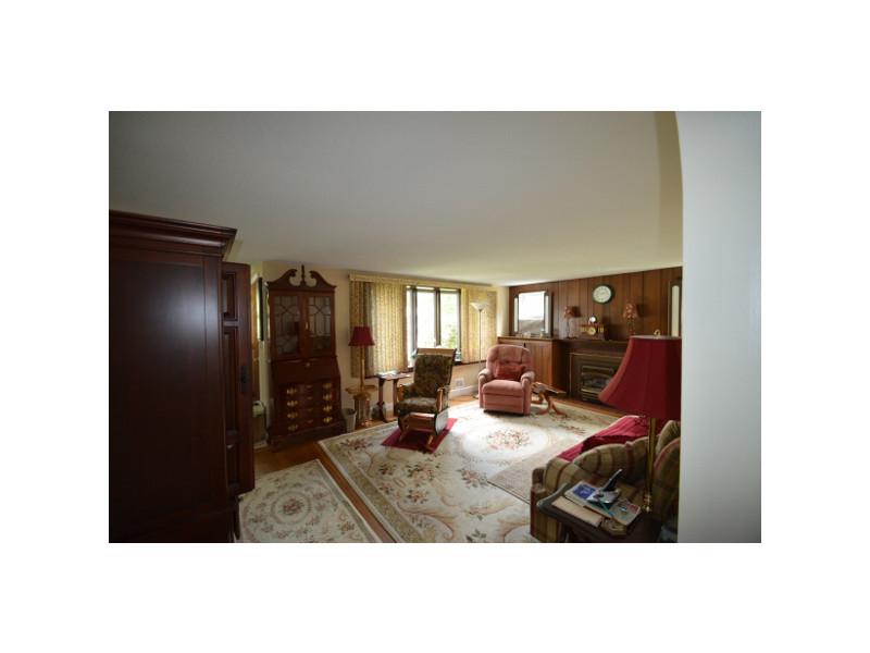 119 Kiwanee Road Warwick, RI 02888 - Photo 10 of 25 Living Room.