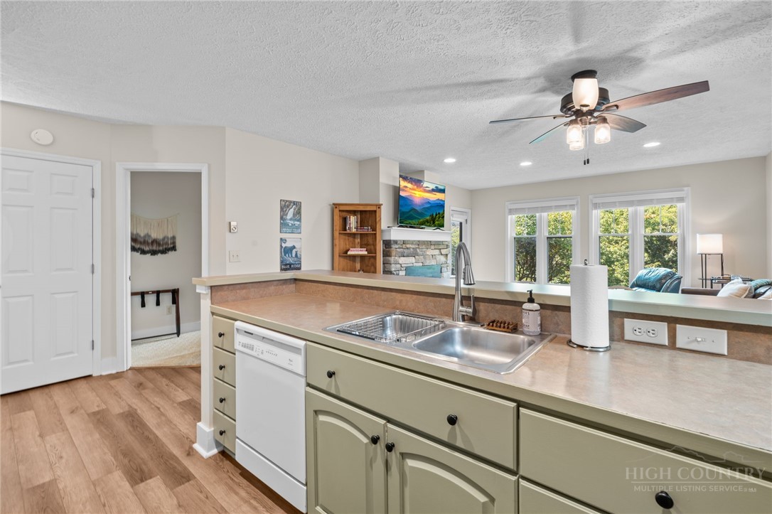 1355 7 Devils Road, Unit 302 Seven Devils, NC 28604 - Photo 7 of 30 Gallery Image 7