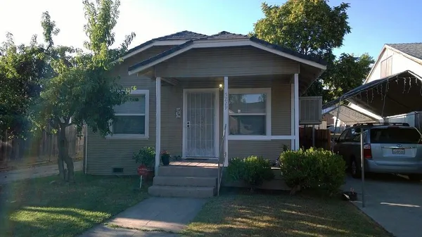 $2,300 | 5229 15th Avenue, Sacramento, CA 95820