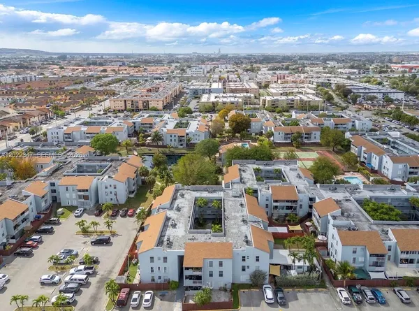 $275,000 | 1725 West 60th Street, Unit F322, Hialeah, FL 33012