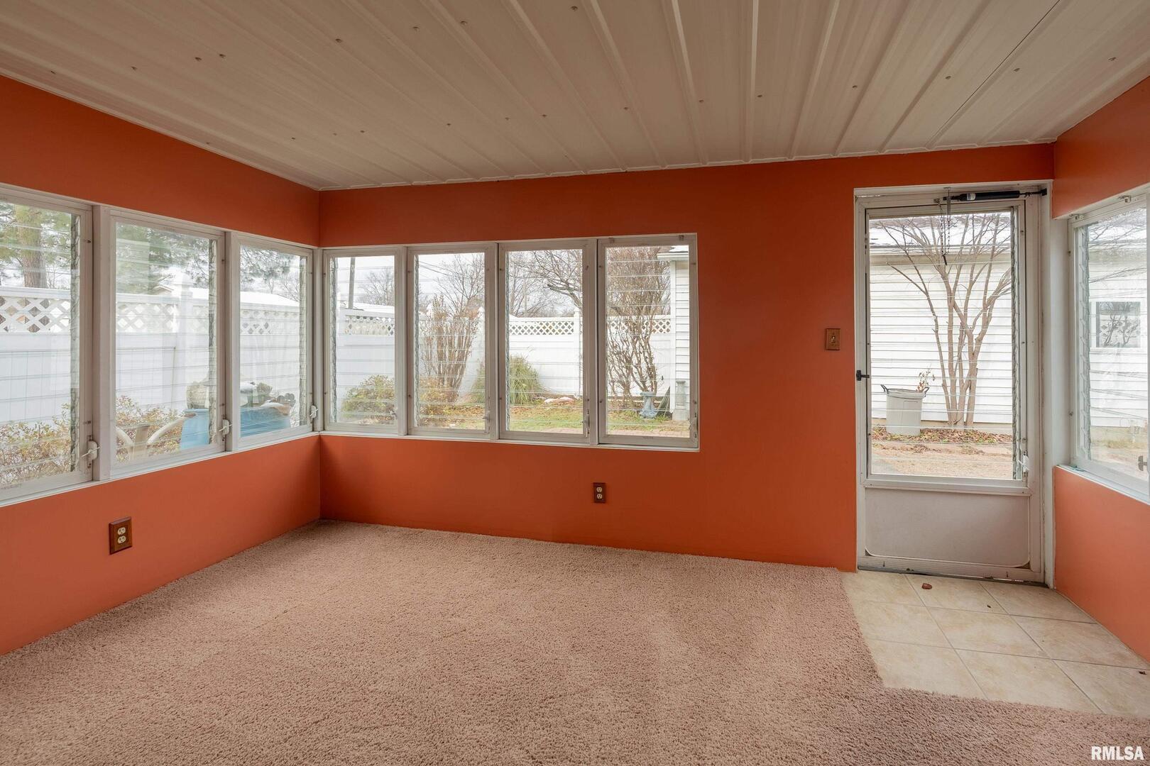 311 Baggott Street Zeigler, IL 62999 - Photo 28 of 38 a room with window