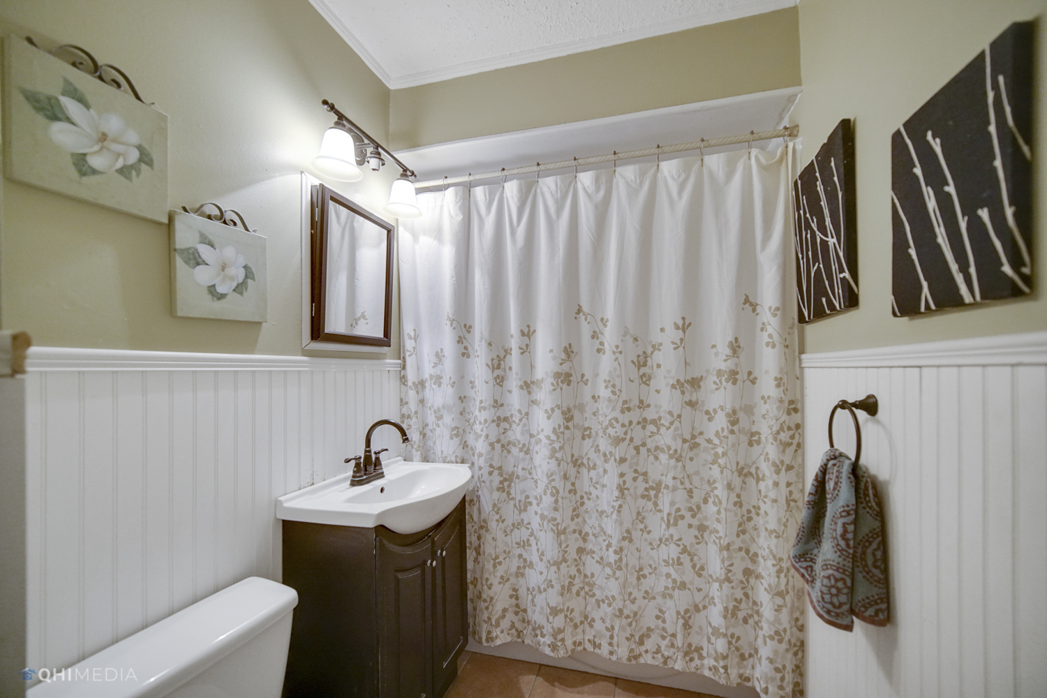 1231 Olive Road Homewood, IL 60430 - Photo 15 of 23 a bathroom with a sink and mirror