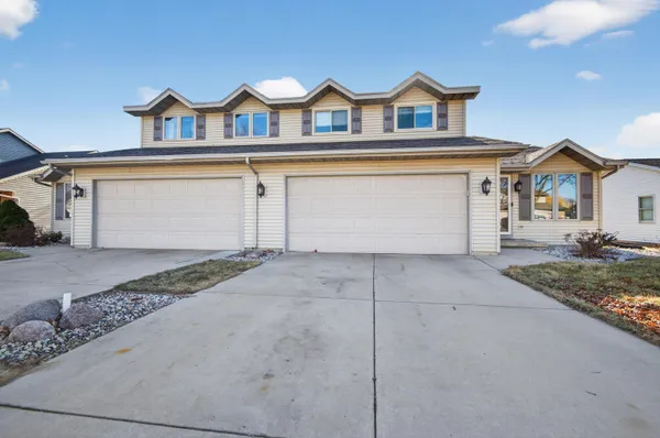 $634,900 | 253 Desplaine Road, De Pere, WI 54115