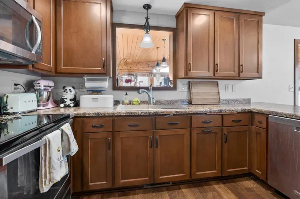 $634,900 | 253 Desplaine Road, De Pere, WI 54115