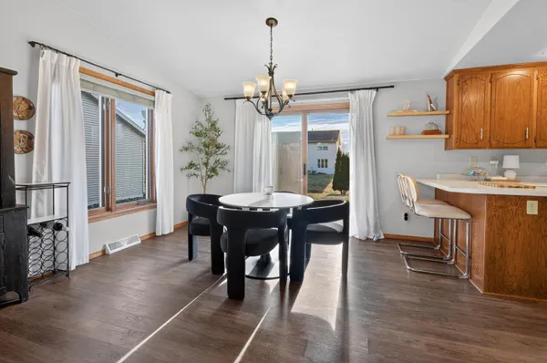 $634,900 | 253 Desplaine Road, De Pere, WI 54115