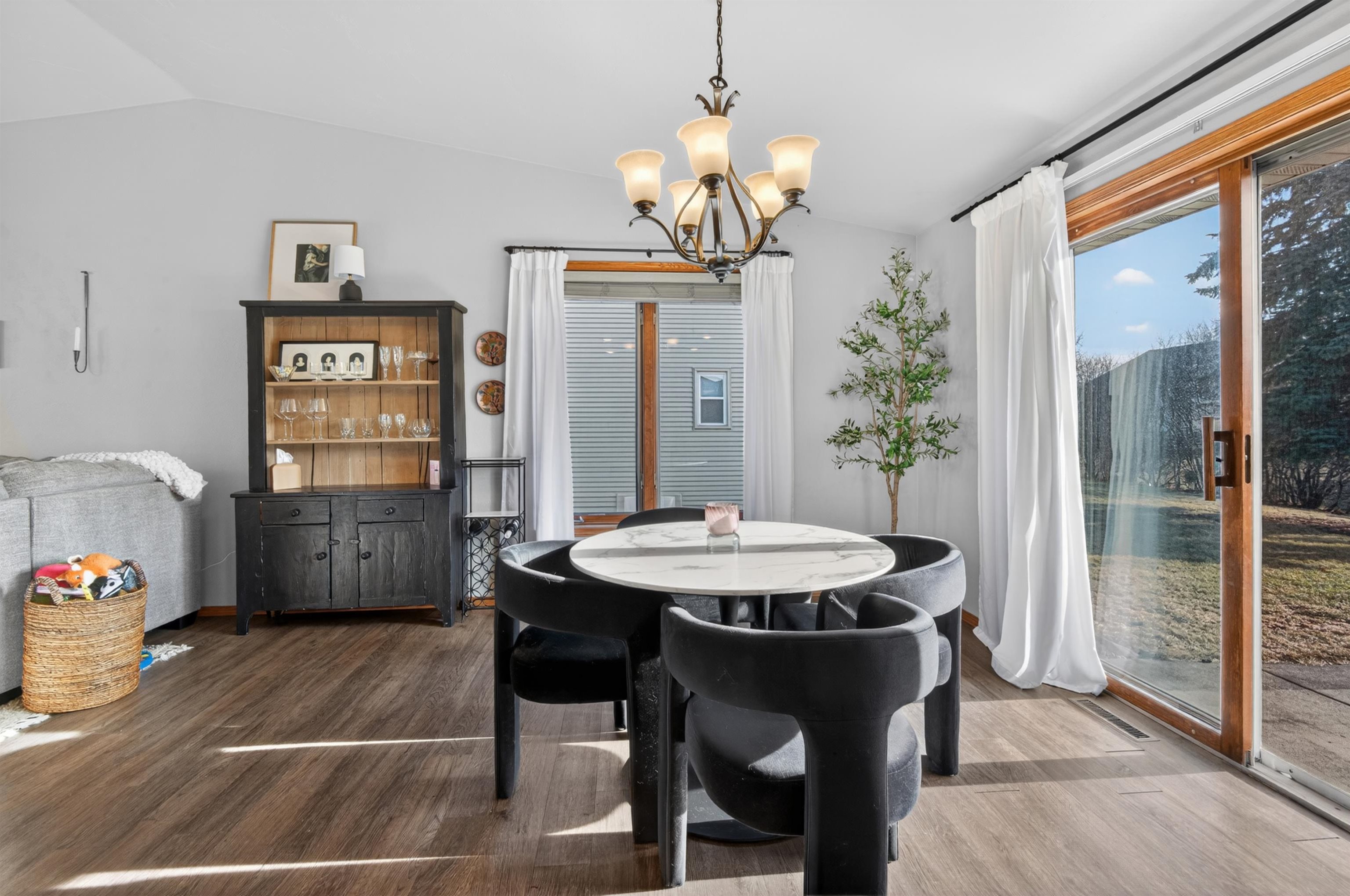 253 Desplaine Road De Pere, WI 54115 - Photo 5 of 29