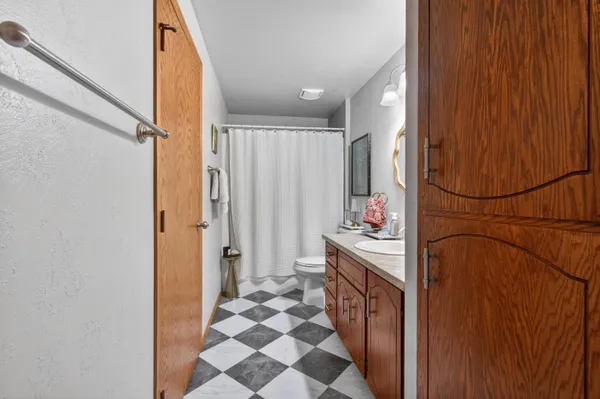 $634,900 | 253 Desplaine Road, De Pere, WI 54115