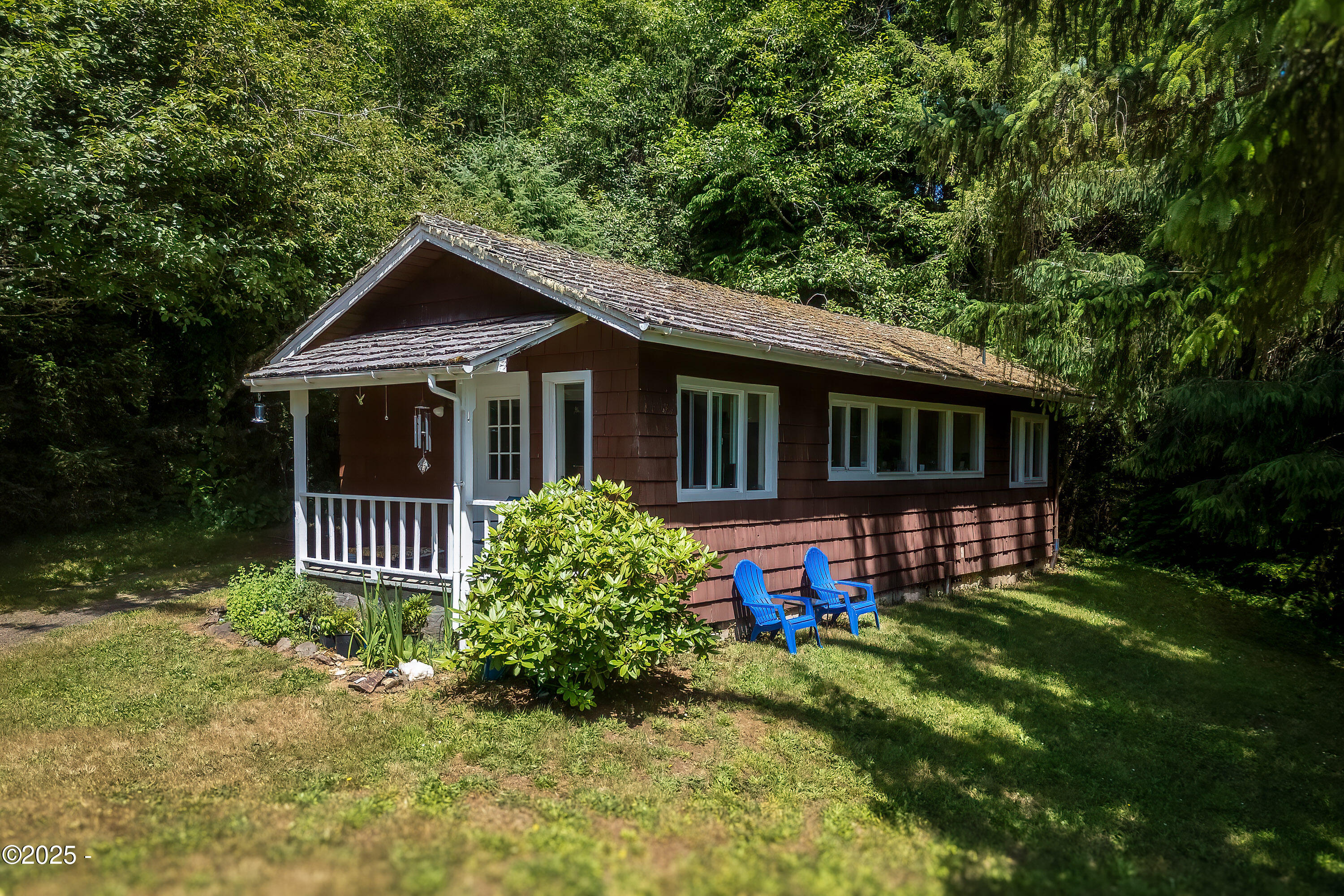 3383 North Bayview Road Waldport, OR 97394 - Photo 46 of 67 3383 BAYVIEW (COTTAGE EXTERIOR) (28)