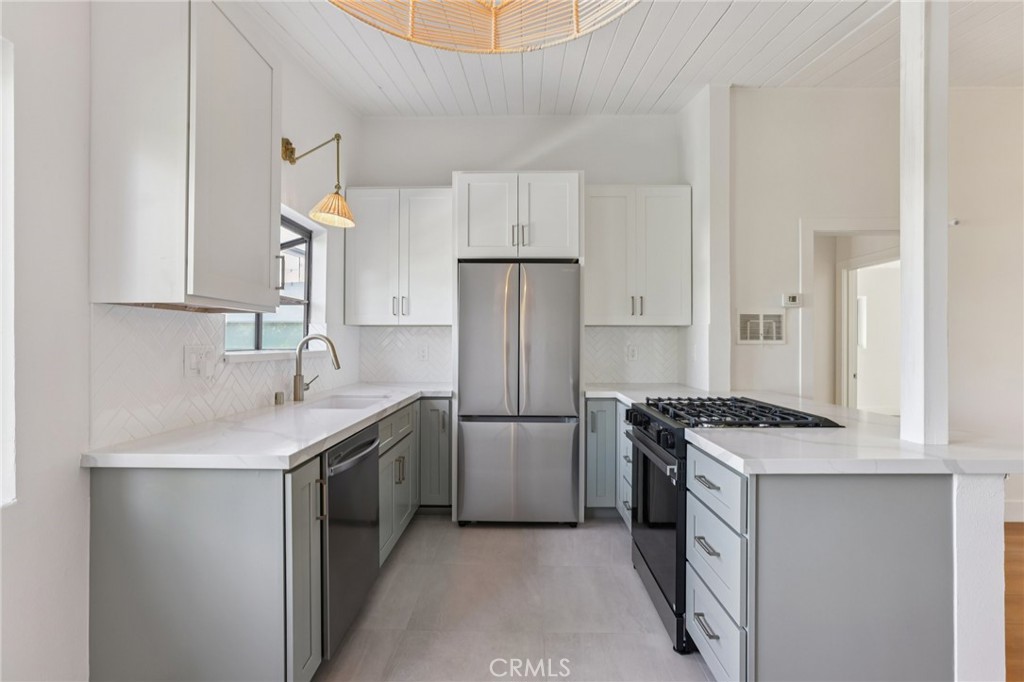 2909 10th Street, Unit 4 Santa Monica, CA 90405 - Photo 3 of 35