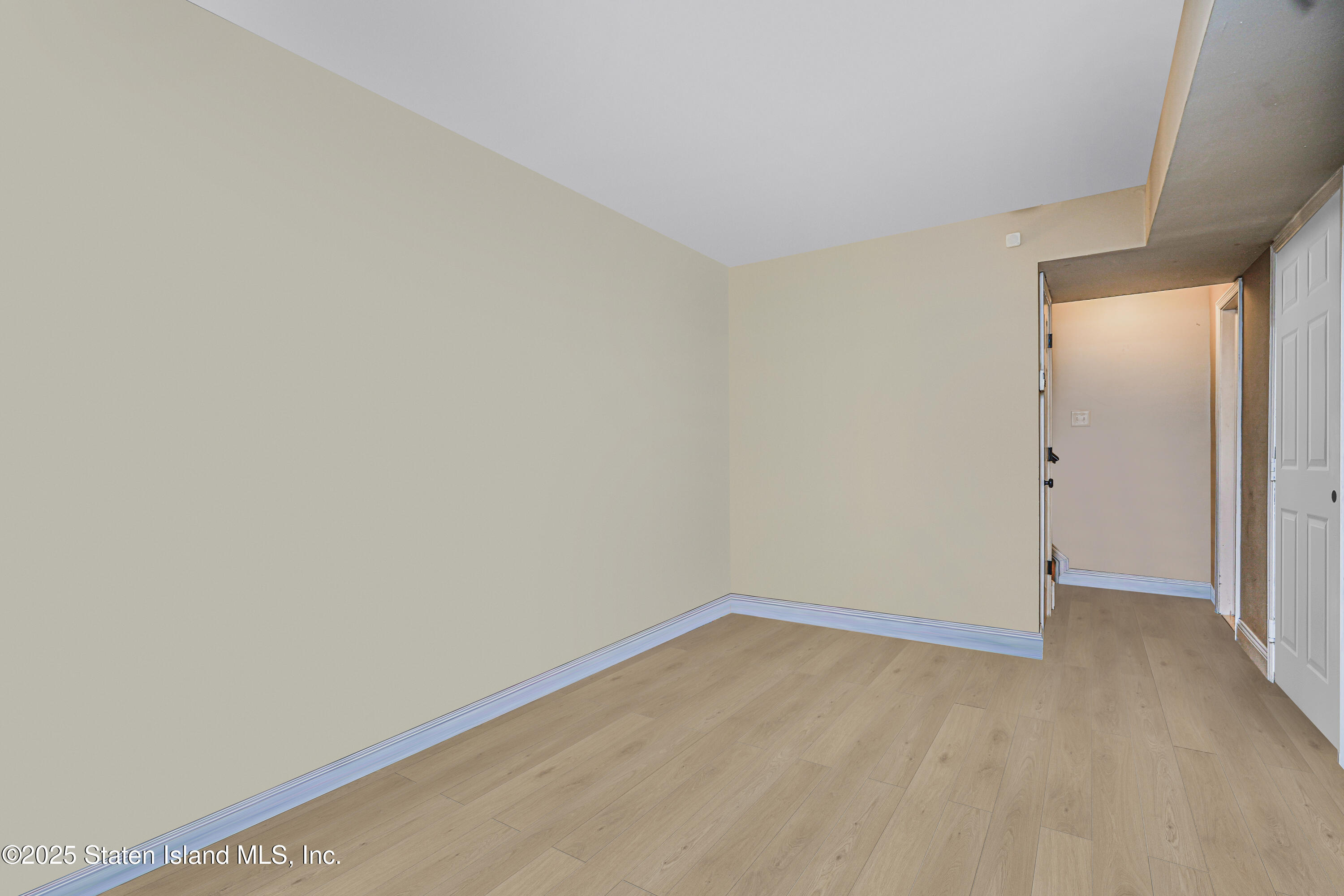 83 Ilyssa Way Staten Island, NY 10312 - Photo 3 of 19 Photo Mar 24 2025, 9 11 14 PM