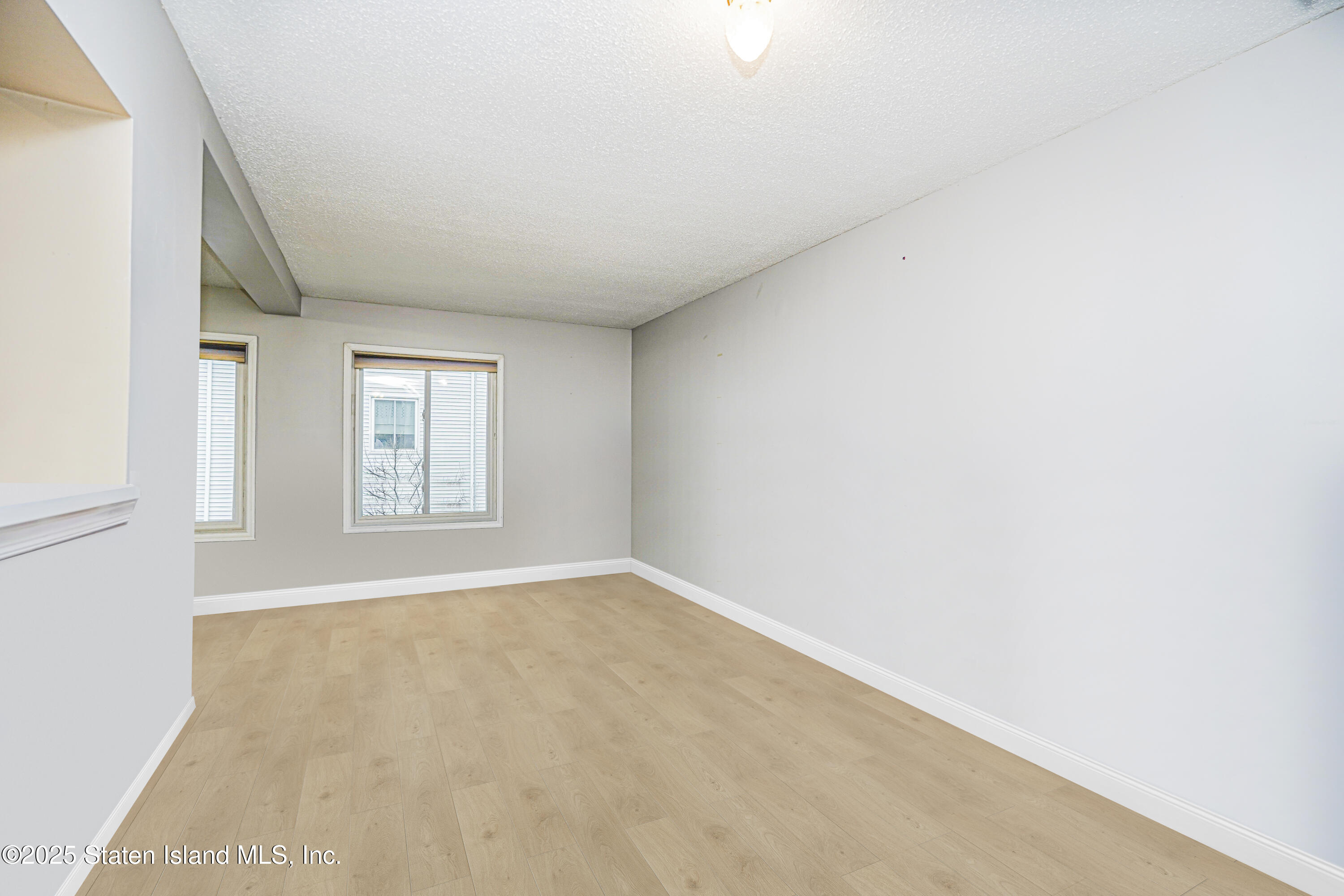 83 Ilyssa Way Staten Island, NY 10312 - Photo 9 of 19 Photo Mar 24 2025, 9 12 38 PM