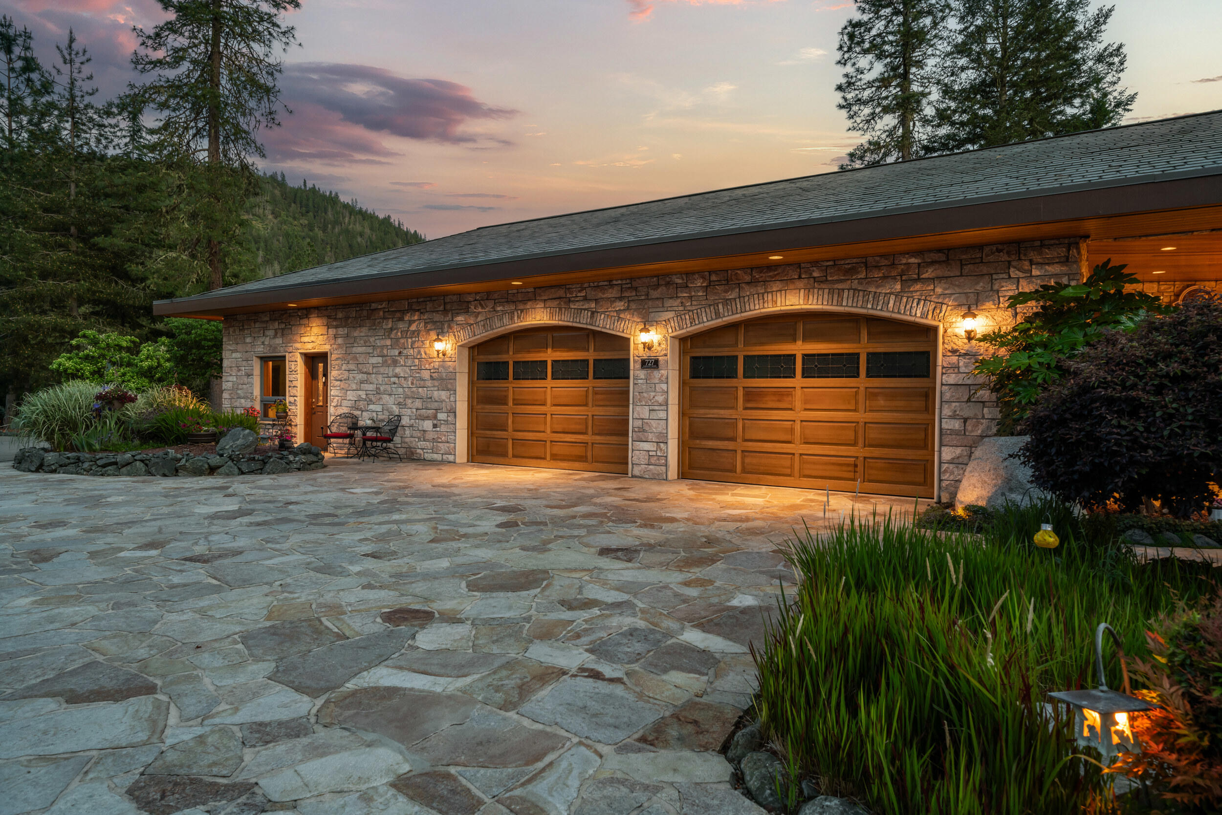 727 Earhart Road Rogue River, OR 97537 - Photo 101 of 116 98_727 earhart rd-twilight-02