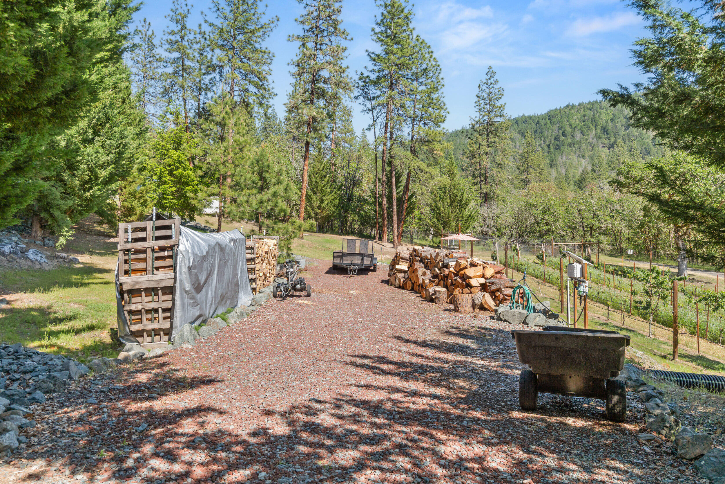 727 Earhart Road Rogue River, OR 97537 - Photo 22 of 116 19_ 727 earhart rd-18
